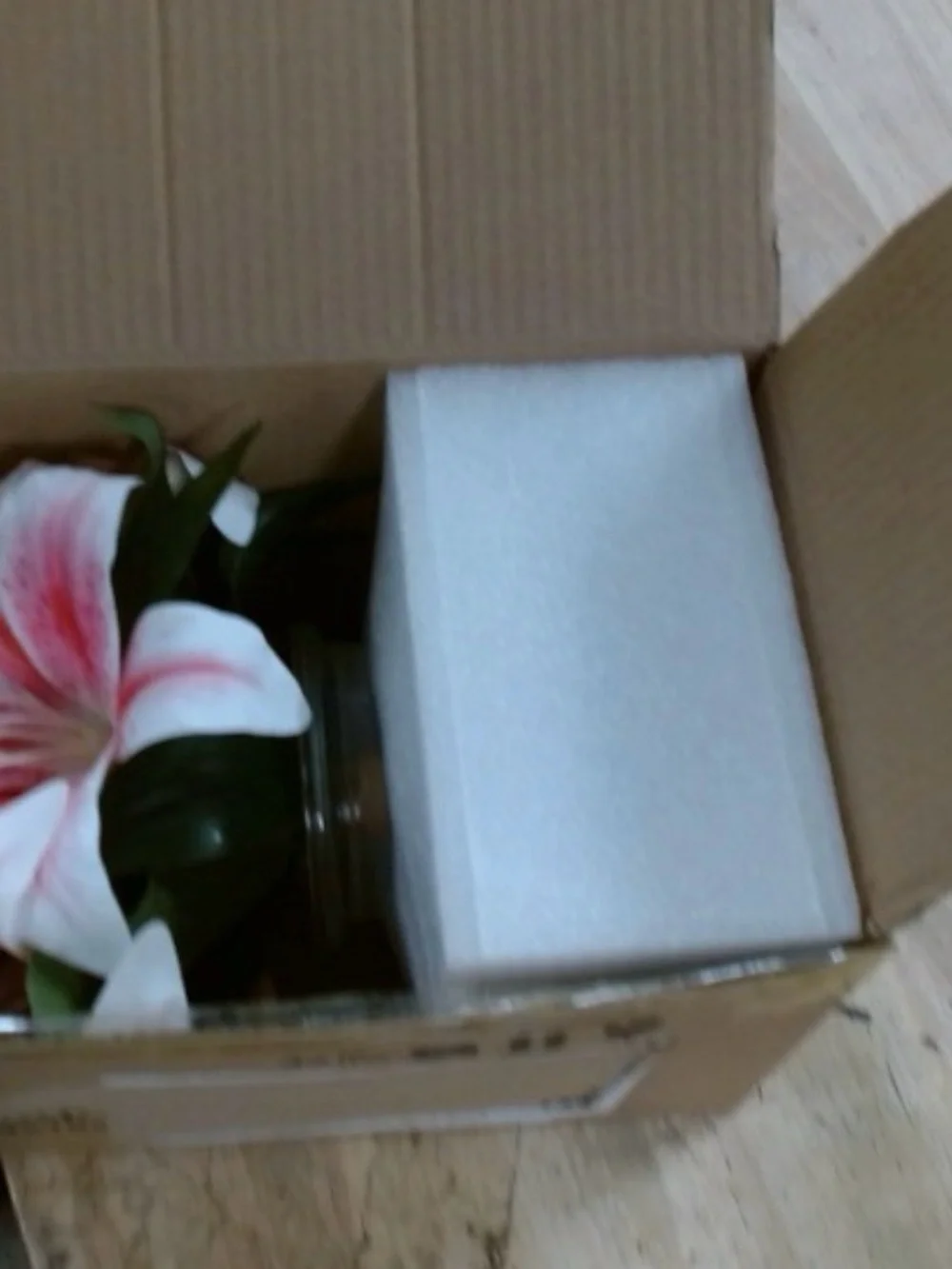 NWT Pink and White Stargazer Lily Arrangement in Glass Vase-Faux Silk Florals